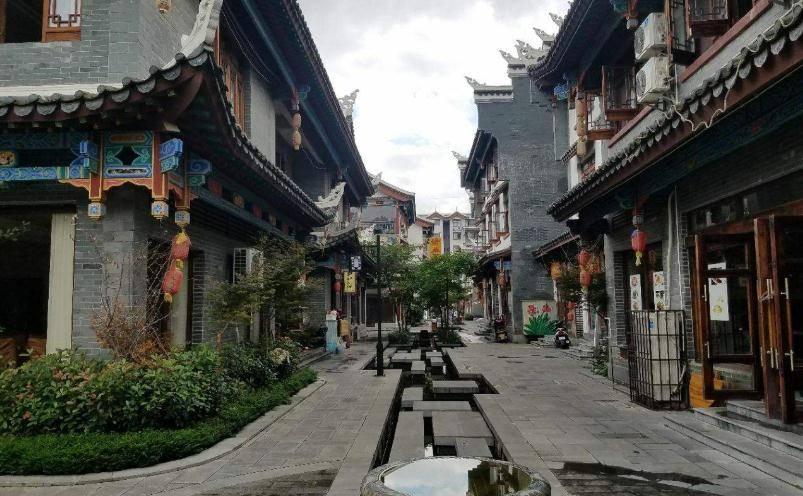 女生说我以前交往过的男朋友都比你帅什么意思他为什么要当着我的面说这样的话？游戏画面